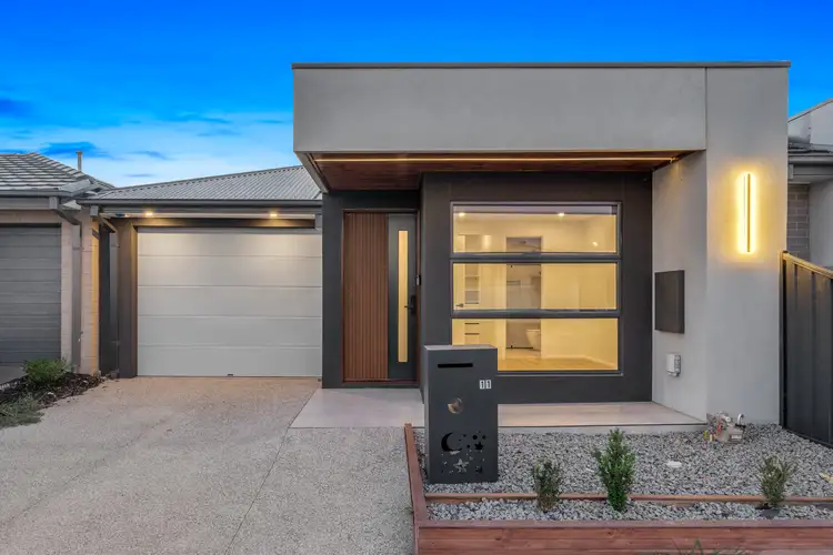 11 Viola Street, Donnybrook VIC 3064