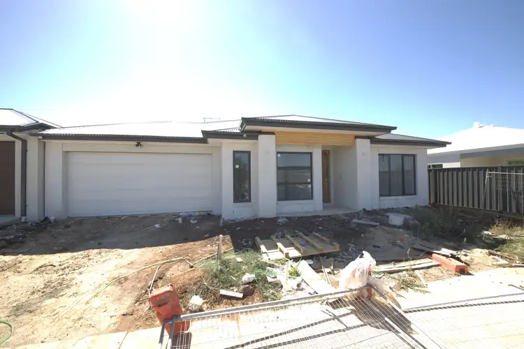 13 Heron Way, Melton South VIC 3338