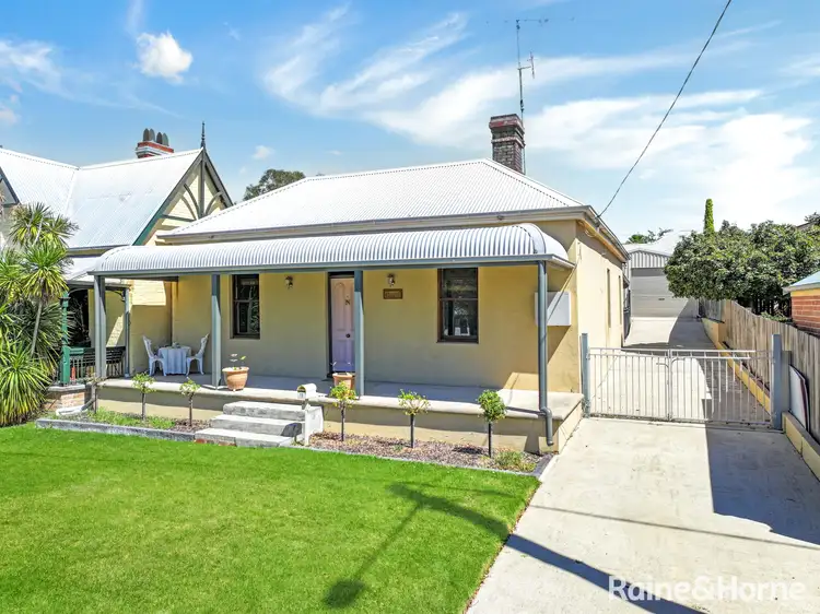 10 Park Street, Bathurst NSW 2795