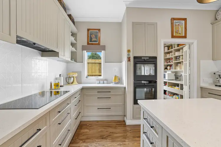 Fifth view of Homely house listing, 10 Amber Court, Drouin VIC 3818