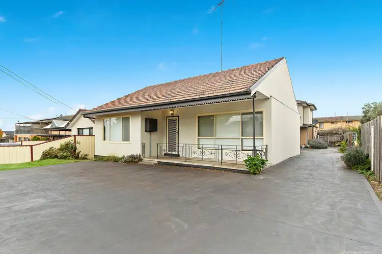 Main view of Homely unit listing, 13 Lismore Street, Dallas VIC 3047