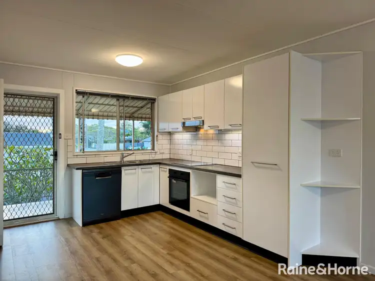 9 Henry Philp Avenue