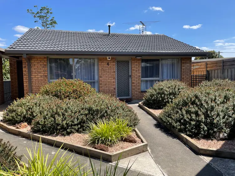 11 Archibald Crescent