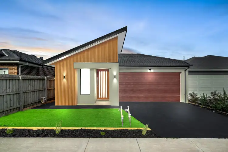 7 Lance Terrace, Cranbourne East VIC 3977
