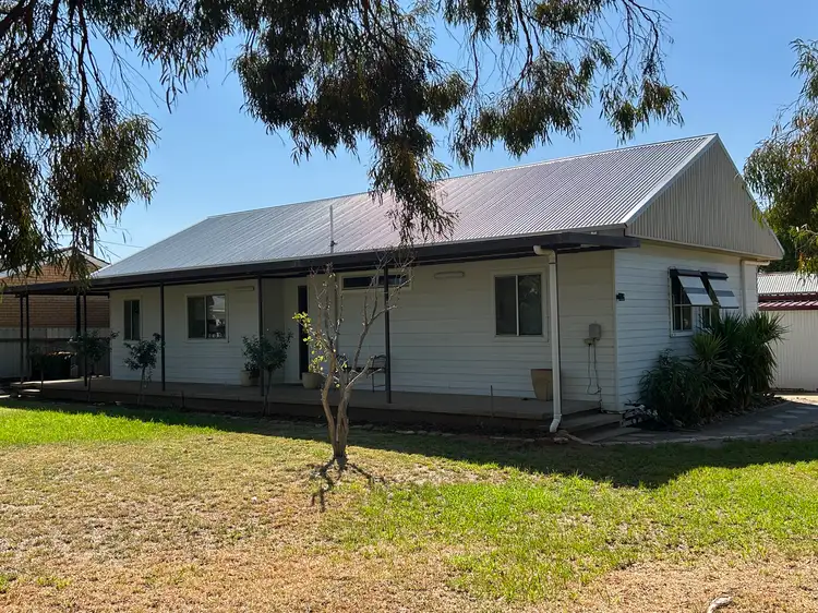 25 Banksia Avenue, Leeton NSW 2705