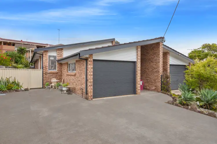 2/9 Warrigal Street, The Entrance NSW 2261