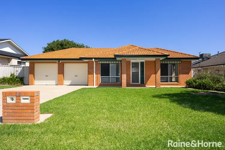 38 Paldi Crescent, Glenfield Park NSW 2650