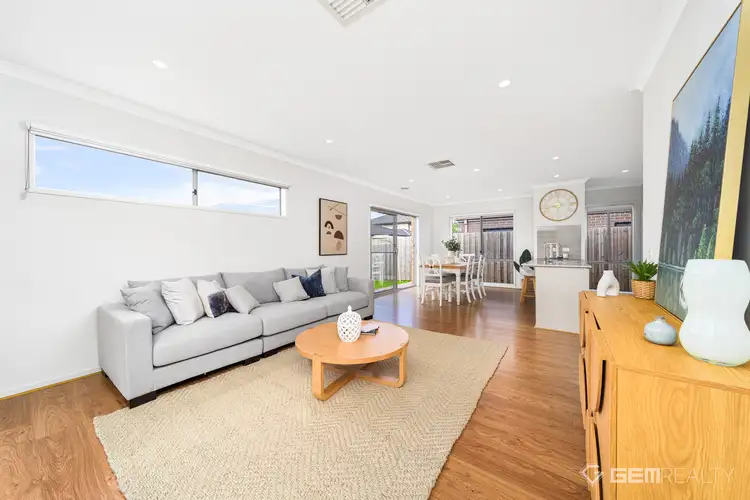 8 Caleana Court, Cranbourne North VIC 3977