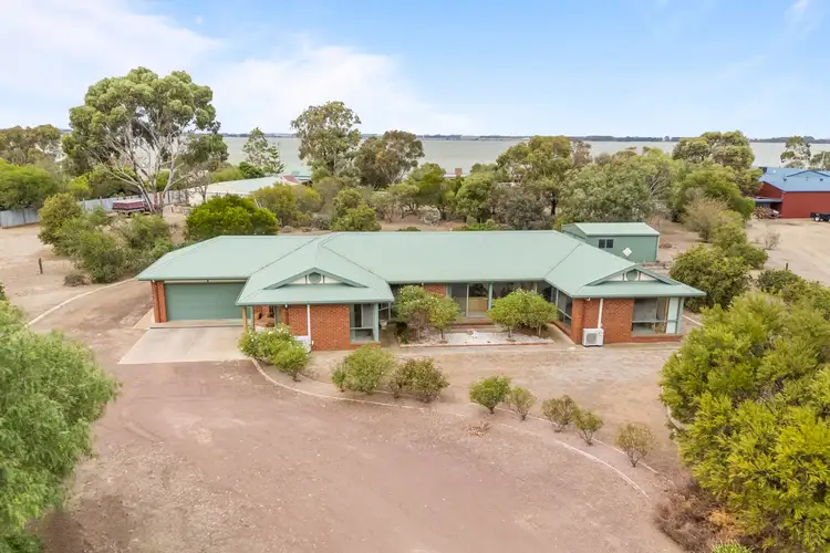 44 Montgomery Street, Lake Bolac VIC 3351