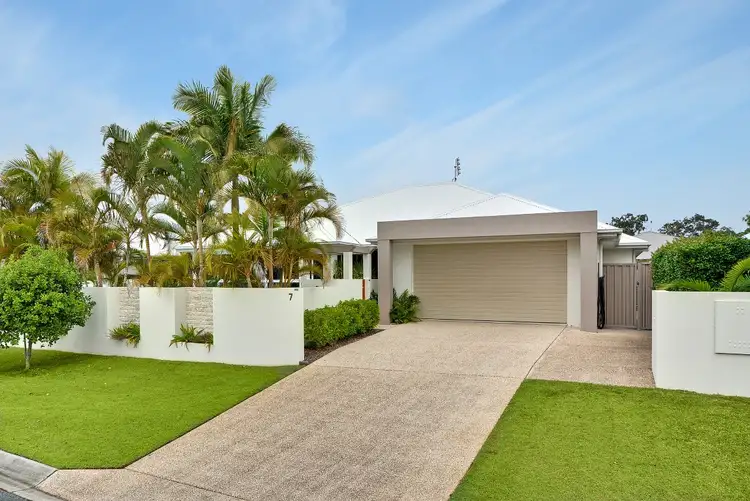 7 Stephen Burton Way, Pelican Waters QLD 4551