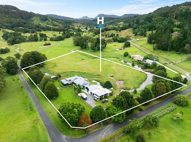 3 Pine Tree Place, Piggabeen NSW 2486