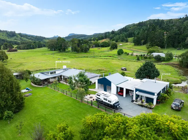 3 Pine Tree Place, Piggabeen NSW 2486