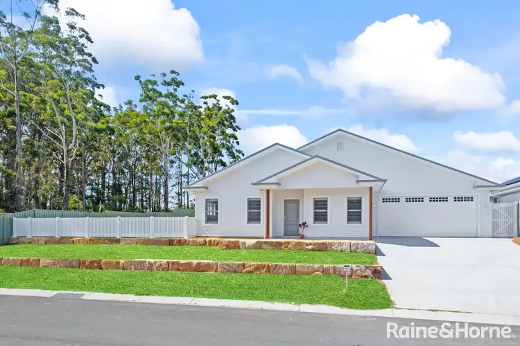 14 Iluka Crescent, Narrawallee NSW 2539
