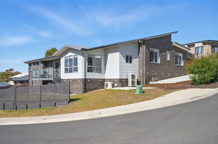2 Pauls Road, Lindisfarne TAS 7015