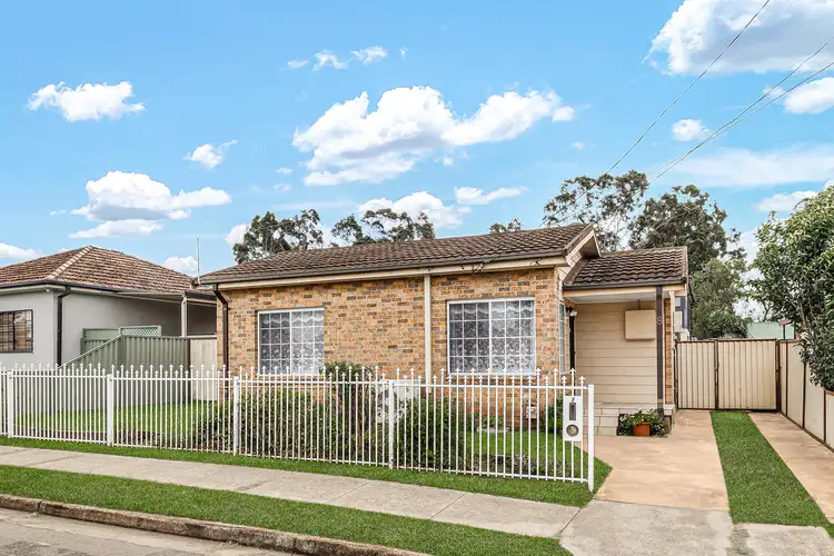 8 Benalong Street