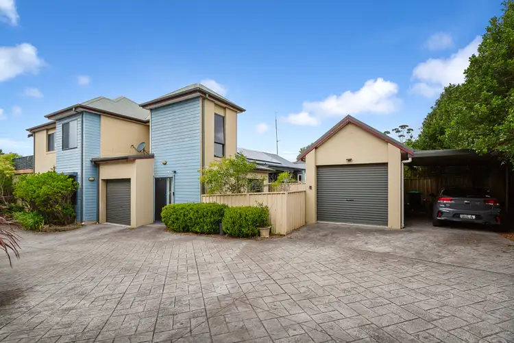 2/159b Manning Street