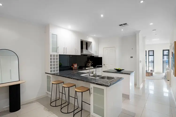 9 Franklin Avenue, Mawson Lakes SA 5095
