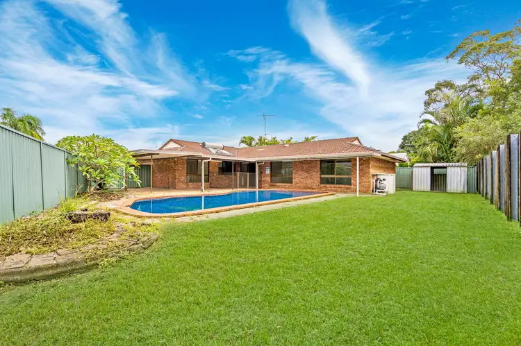 15 Apia Avenue, Clear Island Waters QLD 4226