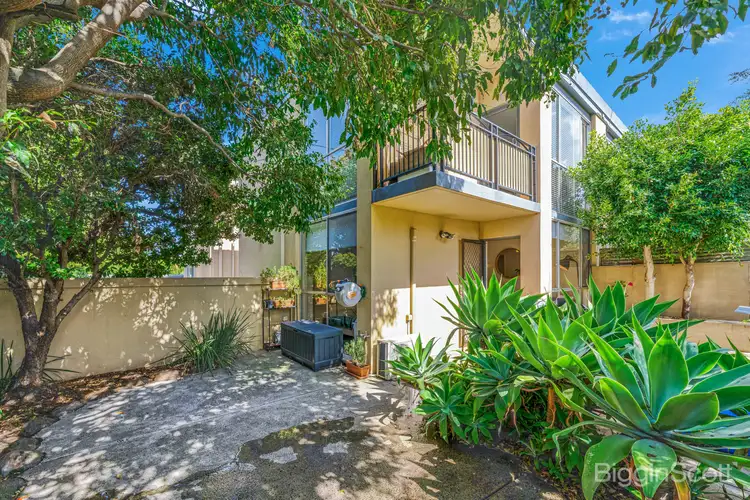 2 St Kinnord Street