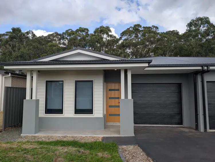 2/10 Guardsman Grove, Lochinvar NSW 2321