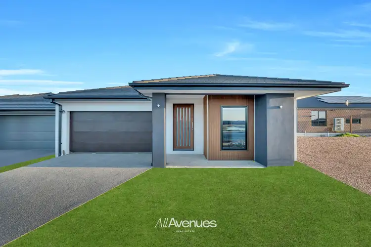 132 Clara drive, Clyde North VIC 3978