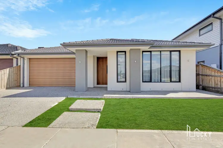 16 Orana Boulevard