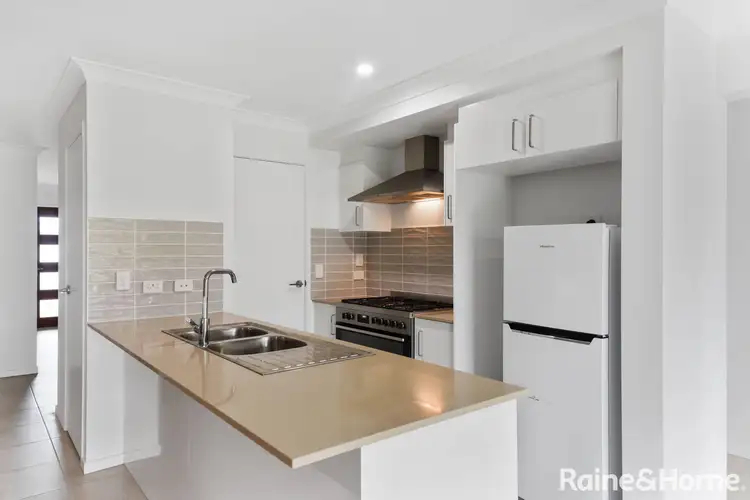 8 Emerald Place, Kallangur QLD 4503