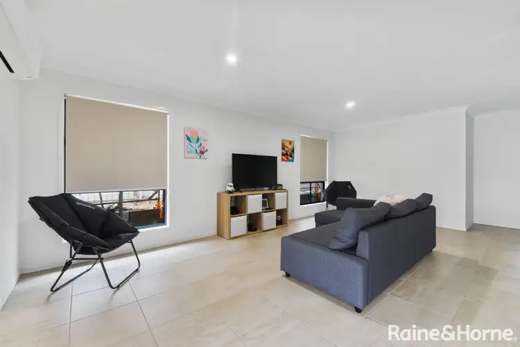 8 Emerald Place, Kallangur QLD 4503