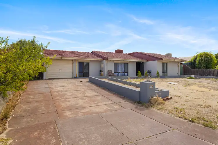 22 Kestrel Way, Thornlie WA 6108