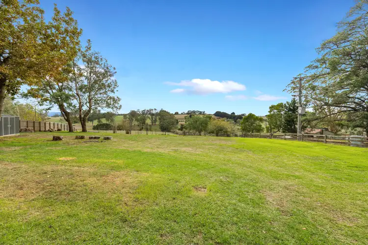 526 Lardners Track, Drouin East VIC 3818