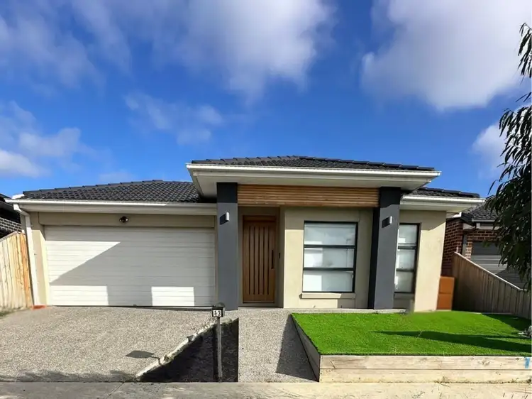 13 Madura Promenade, Mickleham VIC 3064