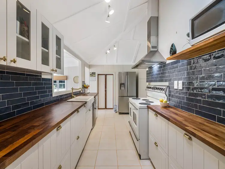 75 Heights Road, Glan Devon QLD 4615