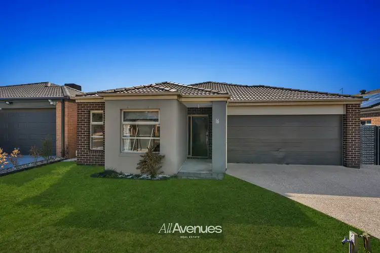 16 Bankton Avenue, Cranbourne East VIC 3977