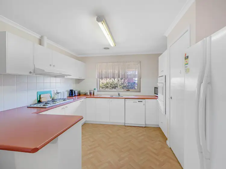 Fifth view of Homely house listing, 2 Jennifer Place, Wangaratta VIC 3677
