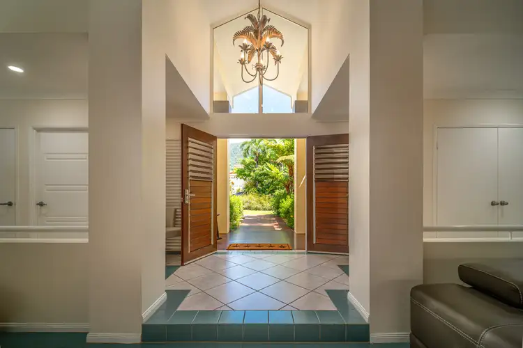 18 Trivia Street, Palm Cove QLD 4879