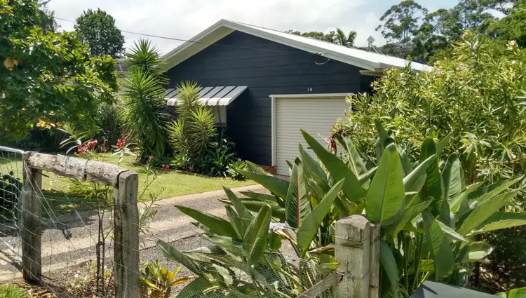 18 Wattle Street, Fishermans Paradise NSW 2539