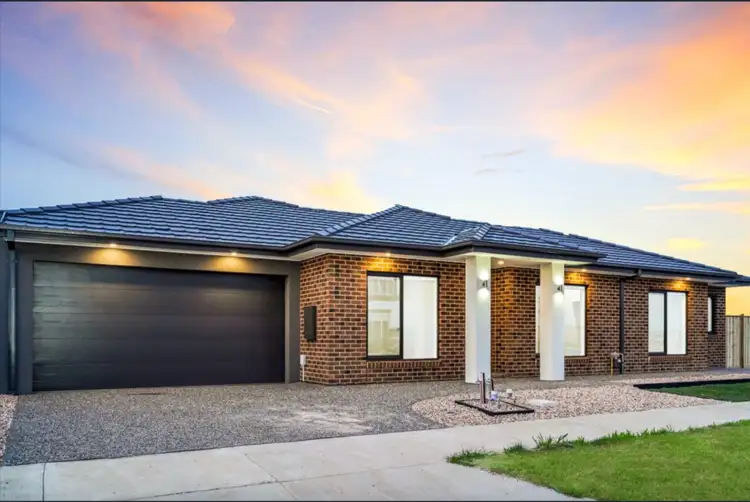 2 Tartan Drive, Clyde North VIC 3978