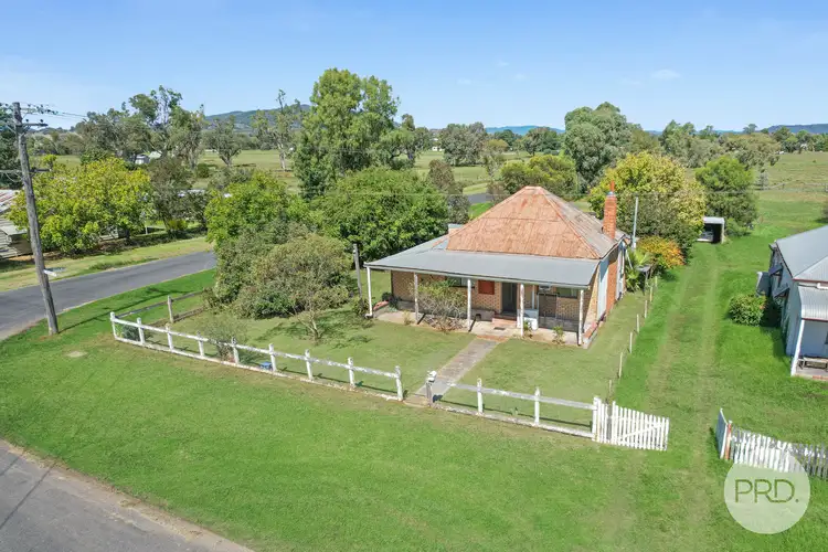 33 Young Street, Quirindi NSW 2343
