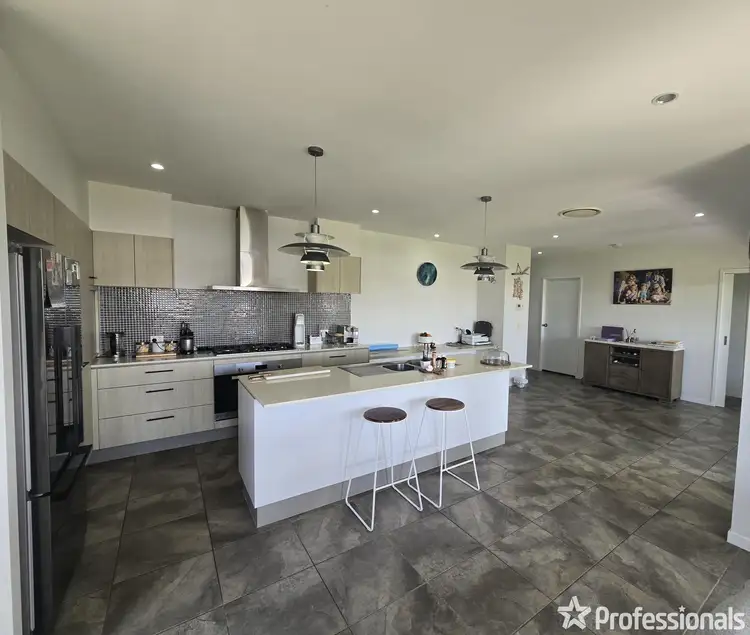 2 Blackbraes Court, New Auckland QLD 4680