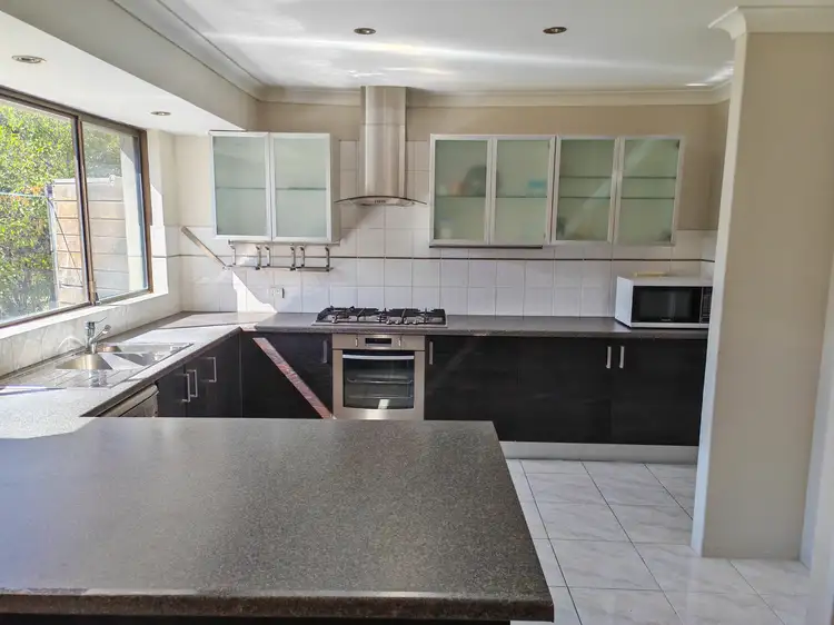 21 Gladstone Road, Leeming WA 6149