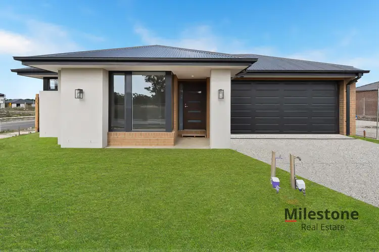 52 Carradale Road, Clyde North VIC 3978