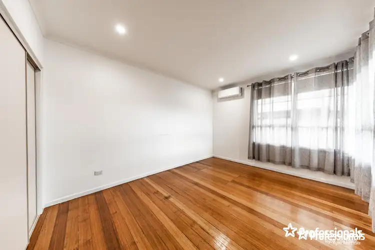 Fifth view of Homely house listing, 4 Curlew Close, Melton VIC 3337