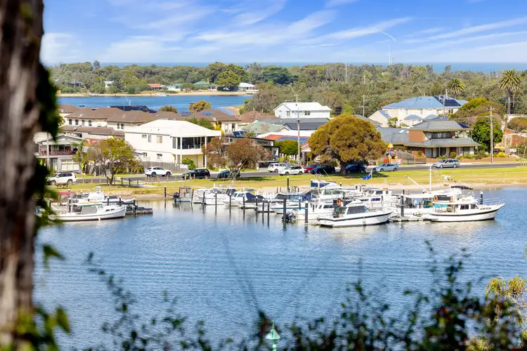 87 Seaview Parade, Kalimna VIC 3909