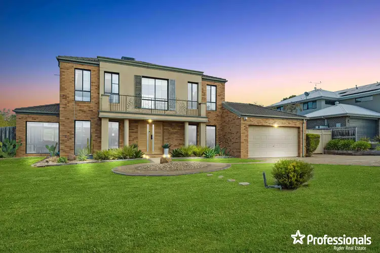 32 Runnymeade Lane, Brookfield VIC 3338