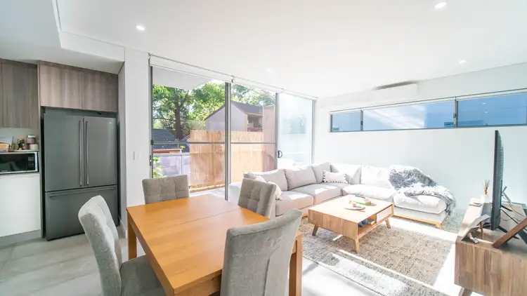 13/4 Hugh Avenue, Peakhurst NSW 2210
