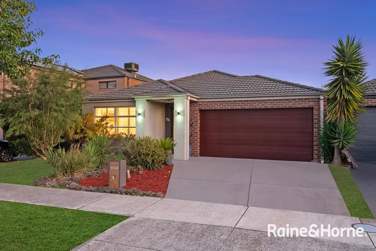 32 Pinebank Avenue, Cranbourne East VIC 3977