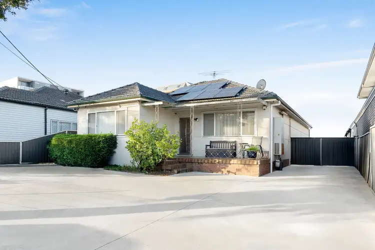 10 Flora Street, Roselands NSW 2196