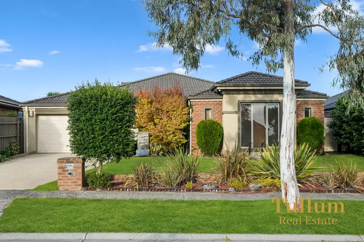 16 Glenbrook Cres