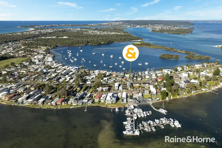 124 Marks Point Road, Marks Point NSW 2280