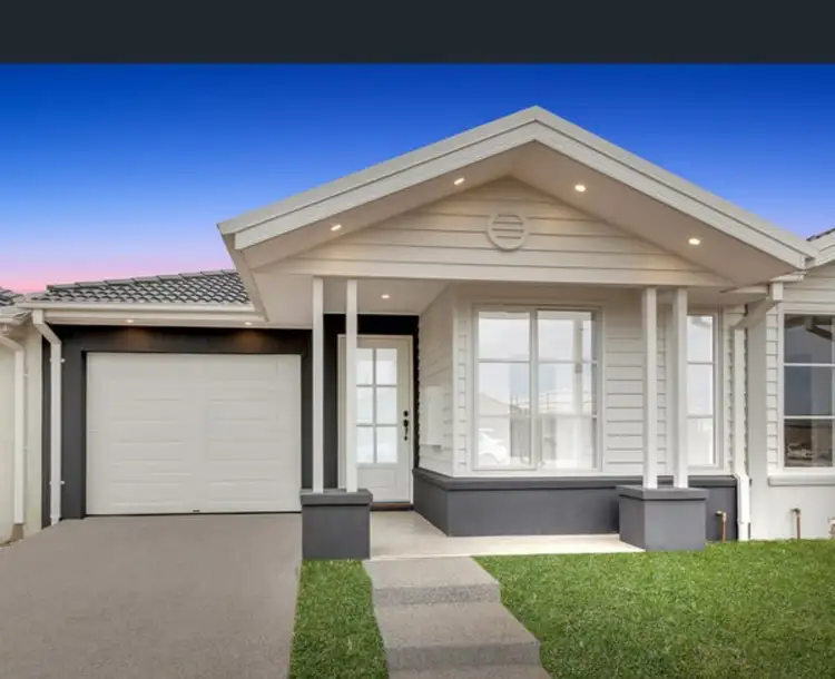 28 Rice Flower Crescent